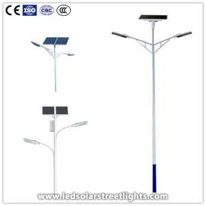 Lumină stradală solară cu braț dublu